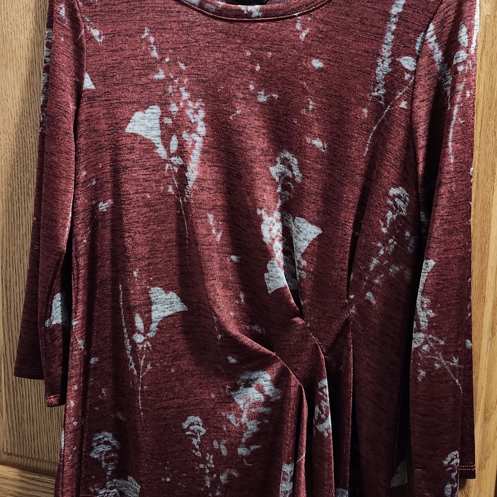 Simply Vera Vera Wang Burgundy and White Knit Top